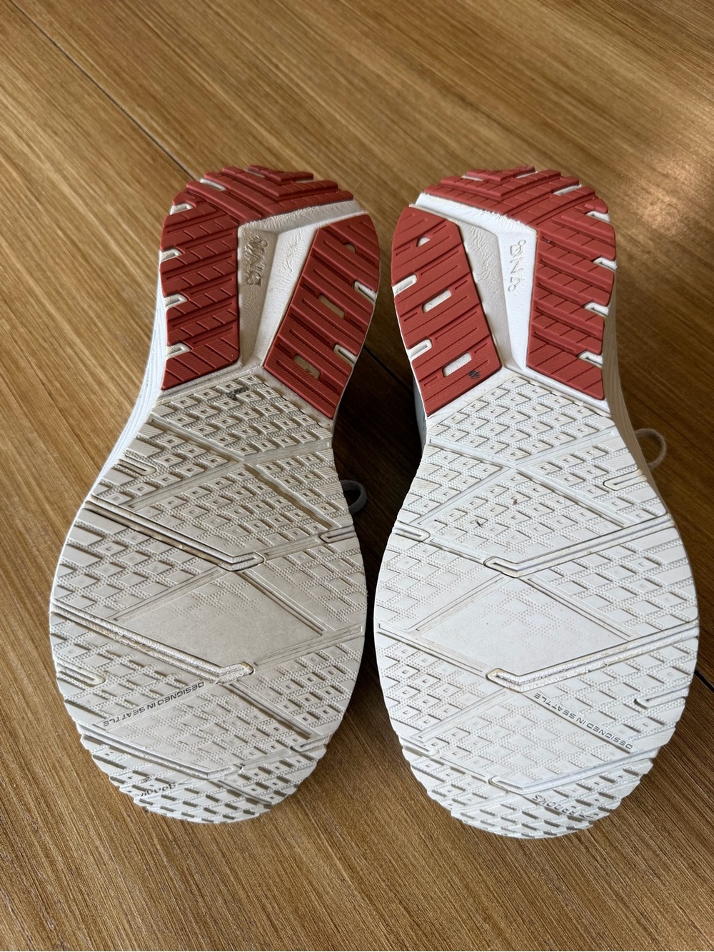 Women’s Brooks Revel 6 Athletic Shoes (size 8) - Picture 7 of 9